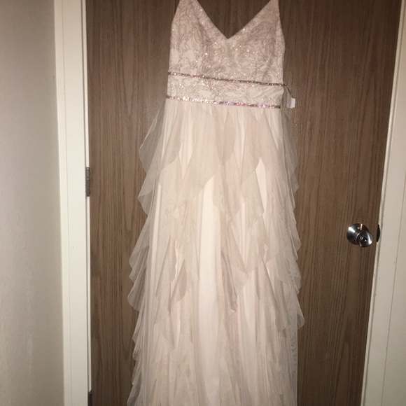 A light pink formal dress - Picture 2 of 4